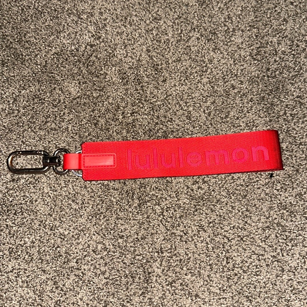 LULULEMON keychain